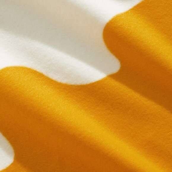 CANADA Hudson Bay HBC Blanket Canadian Mapleleaf Polar Fleece Throw Gold /White - Picture 5 of 7